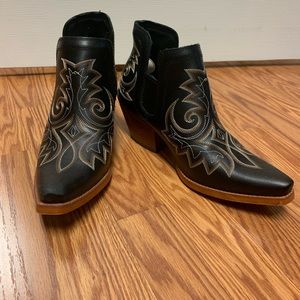 Black, Durango booties. Excellent condition.